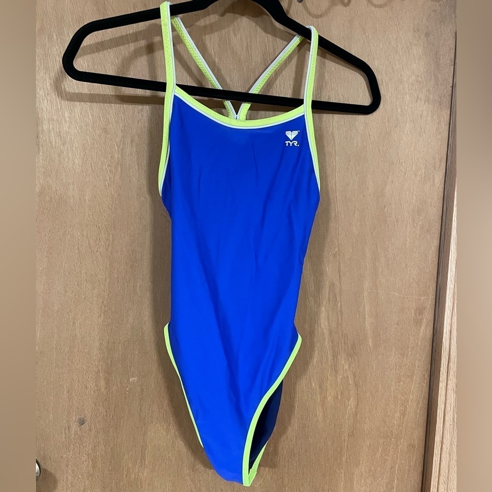Reversible diamond cut suit